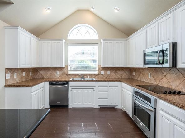 10913  Golfview Way , Benbrook Texas 76126