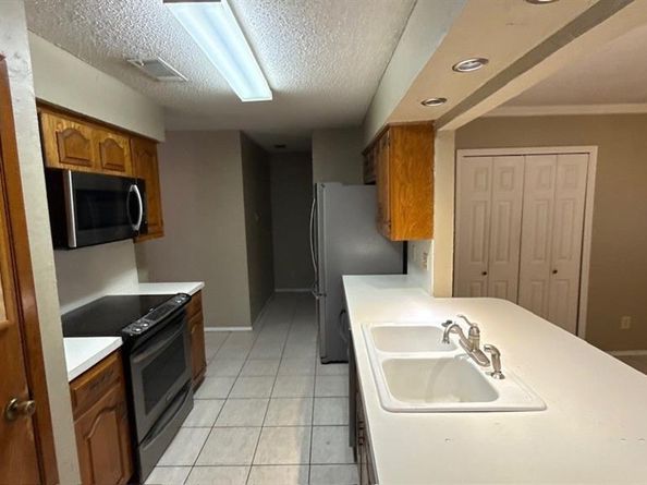 960  Meadowcove Circle , Garland Texas 75043