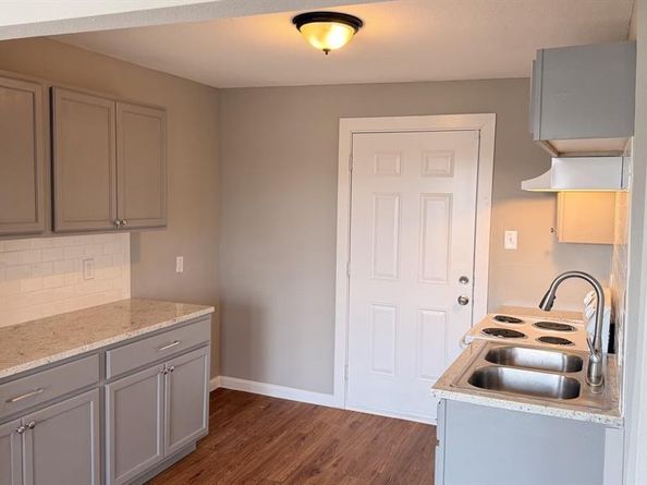 1119 E Cantey Street , Fort Worth Texas 76104