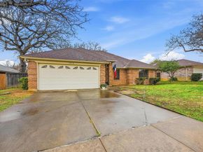 1916  Canterbury Circle , Fort Worth Texas 76112