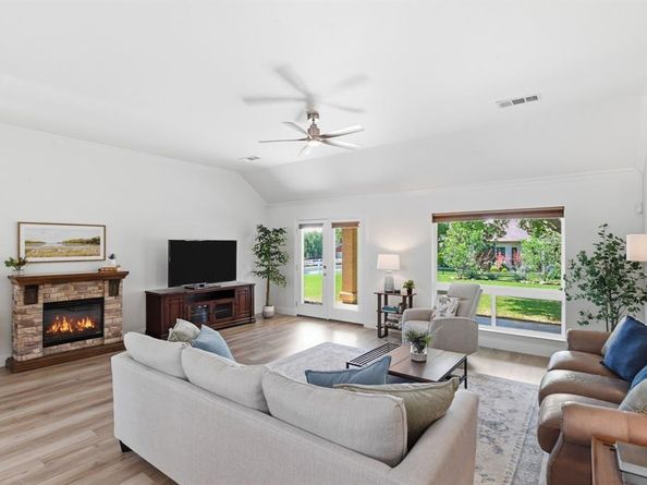 12001  Lockhart Court , Denton Texas 76207