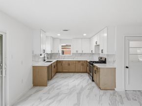 1112  Noble Avenue , Carrollton Texas 75006