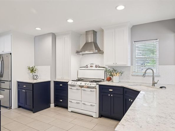 2403 W Colorado Boulevard , Dallas Texas 75211