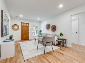 1431  Carson Street , Dallas Texas 75216