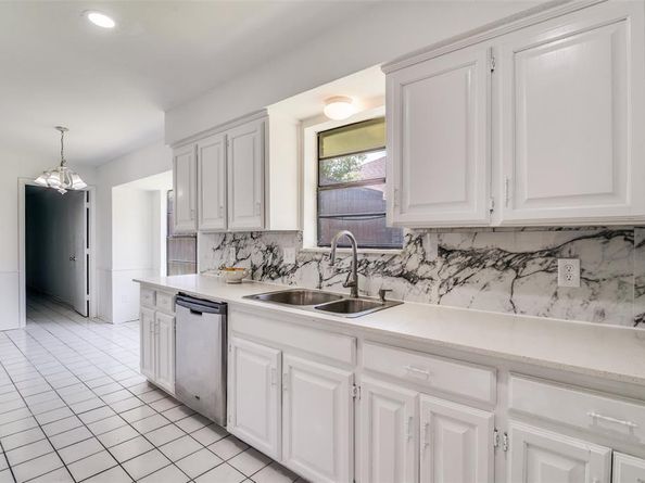 414  Willowcrest Drive , Garland Texas 75040