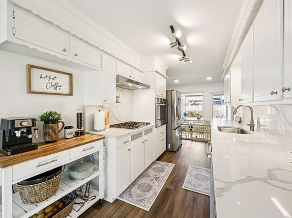 1720  Acorn Lane , Hurst Texas 76054