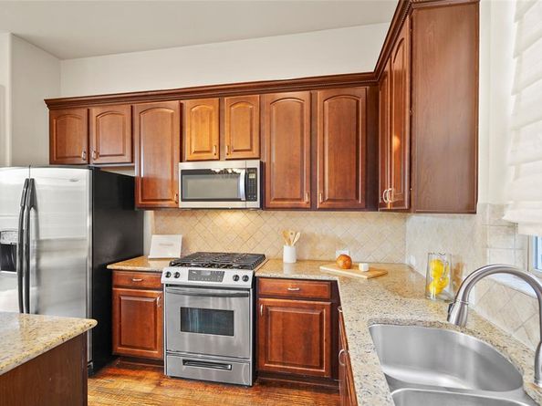 6748  Plaza Viaduct , Irving Texas 75039