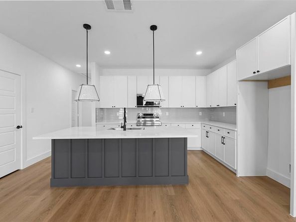 1573  Harris Court , Dallas Texas 75223