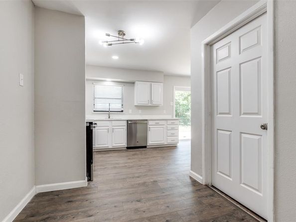 2406  Globe Avenue , Dallas Texas 75228