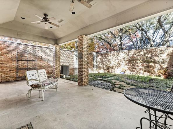 17  Stonecourt Circle , Dallas Texas 75225