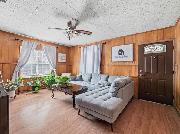 518  Red bud Lane , Cockrell Hill Texas 75211