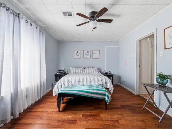 518  Red bud Lane , Cockrell Hill Texas 75211