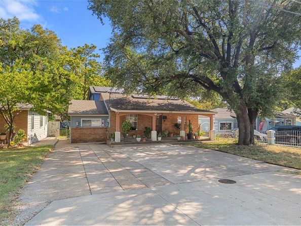 518  Red bud Lane , Cockrell Hill Texas 75211