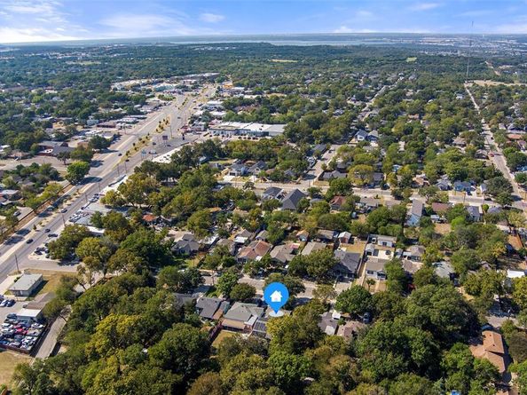 518  Red bud Lane , Cockrell Hill Texas 75211