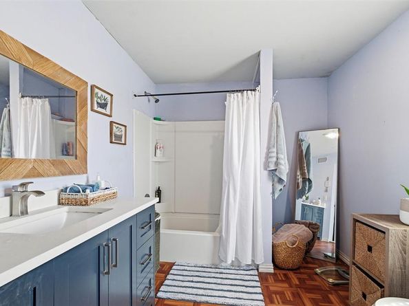 518  Red bud Lane , Cockrell Hill Texas 75211