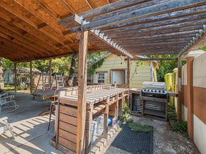 518  Red bud Lane , Cockrell Hill Texas 75211