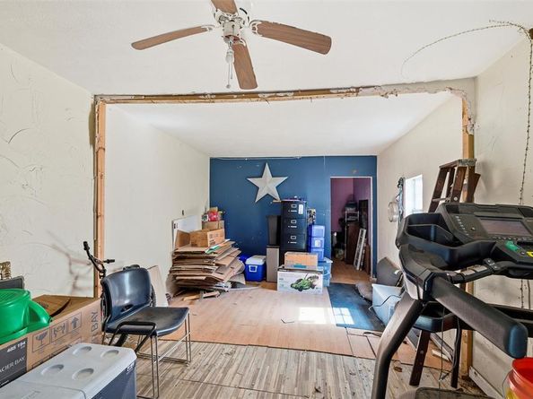 518  Red bud Lane , Cockrell Hill Texas 75211