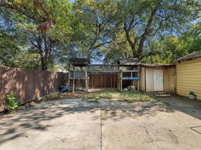 518  Red bud Lane , Cockrell Hill Texas 75211