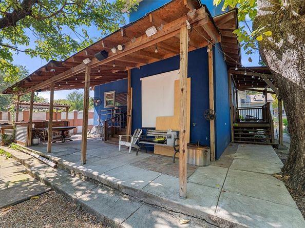 518  Red bud Lane , Cockrell Hill Texas 75211