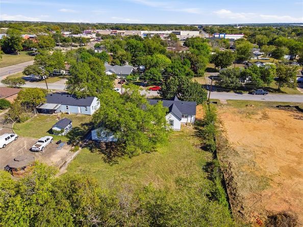 3229  Meadow Oaks Drive , Haltom City Texas 76117