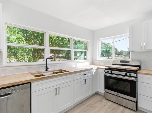 3229  Meadow Oaks Drive , Haltom City Texas 76117