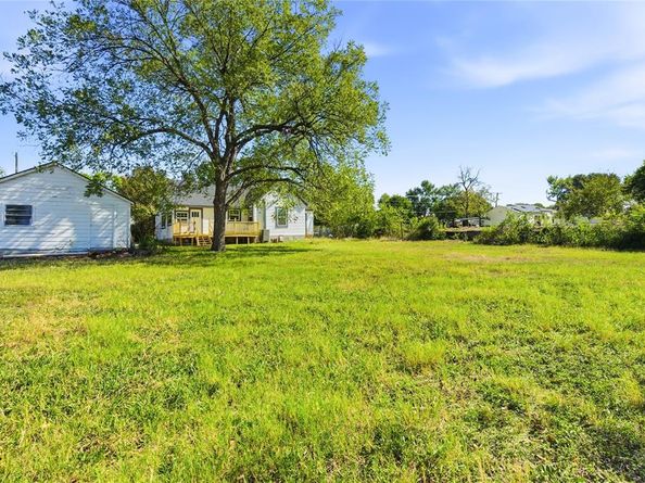 3229  Meadow Oaks Drive , Haltom City Texas 76117