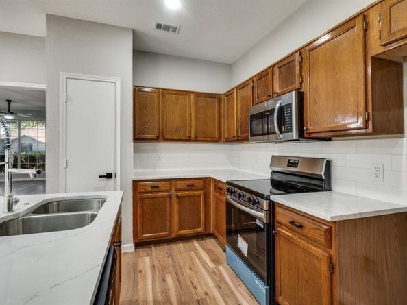 208  Wedgewood Lane , Cedar Hill Texas 75104