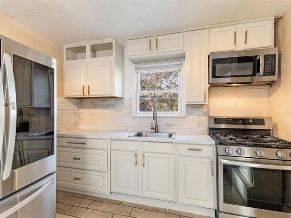 938  Gillham Road , River Oaks Texas 76114