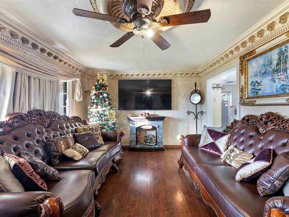 938  Gillham Road , River Oaks Texas 76114