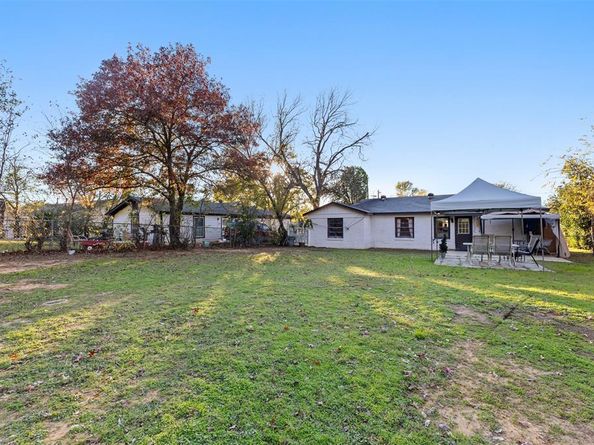 938  Gillham Road , River Oaks Texas 76114