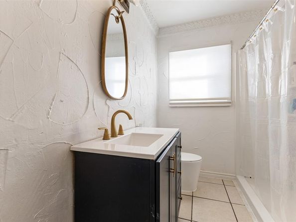 938  Gillham Road , River Oaks Texas 76114