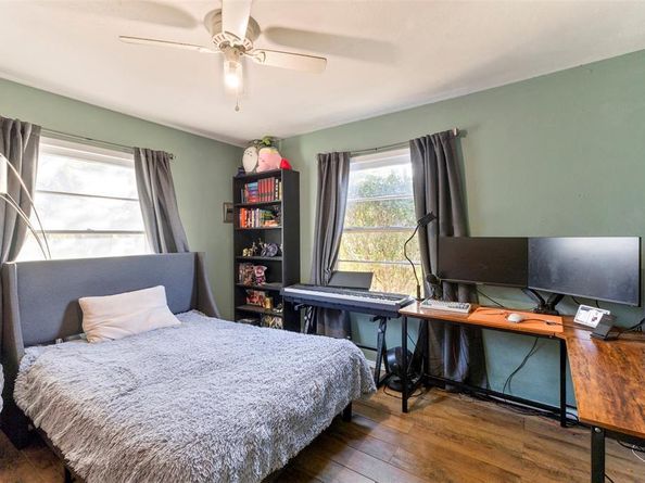 938  Gillham Road , River Oaks Texas 76114