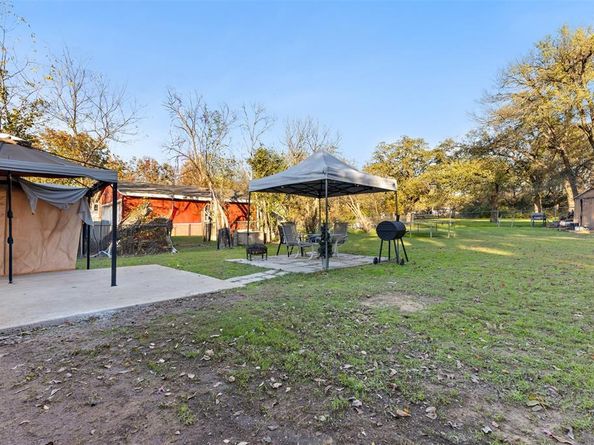 938  Gillham Road , River Oaks Texas 76114