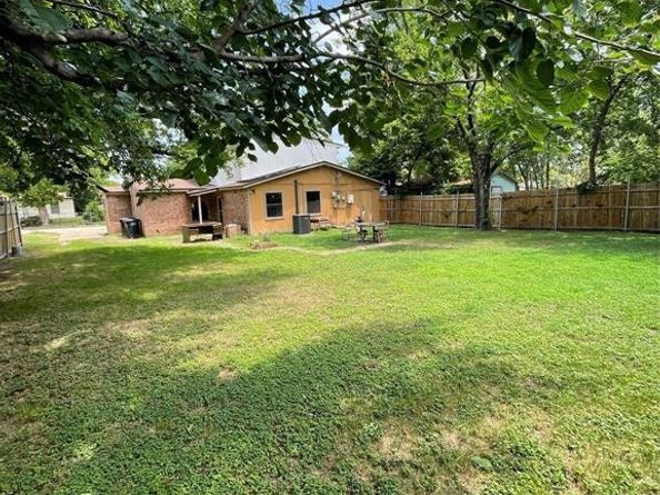 4628  Burton Avenue , Fort Worth Texas 76105