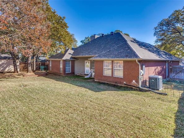 6607  Capitol Hill Drive , Arlington Texas 76017