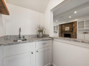 1404  Creekford Drive , Arlington Texas 76012