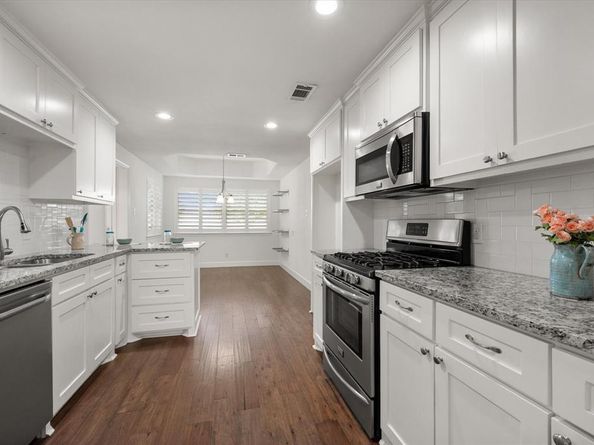 1404  Creekford Drive , Arlington Texas 76012