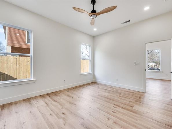 407  Bobbie Street , Dallas Texas 75203