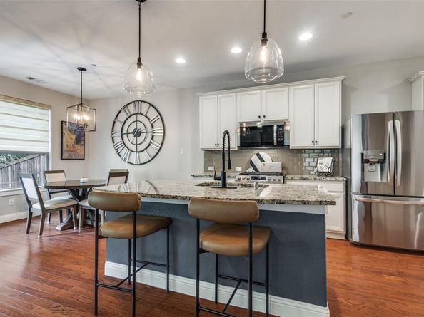 1011  Brook Hollow Drive , Euless Texas 76039