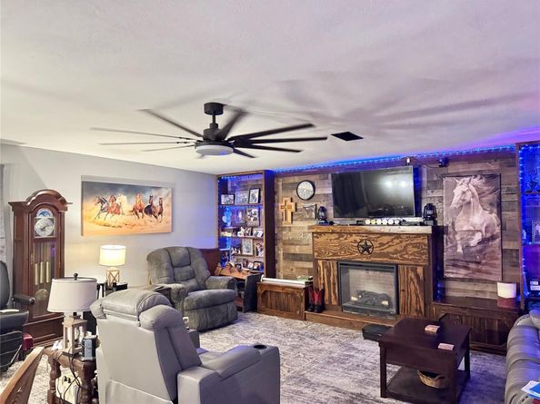 2501 S Fielder Road , Arlington Texas 76015