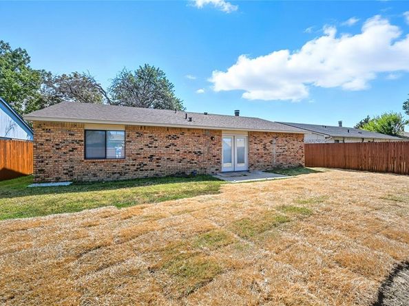 1310  California Trail , Grand Prairie Texas 75052