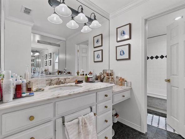 7639  Lovers Lane , Dallas Texas 75225