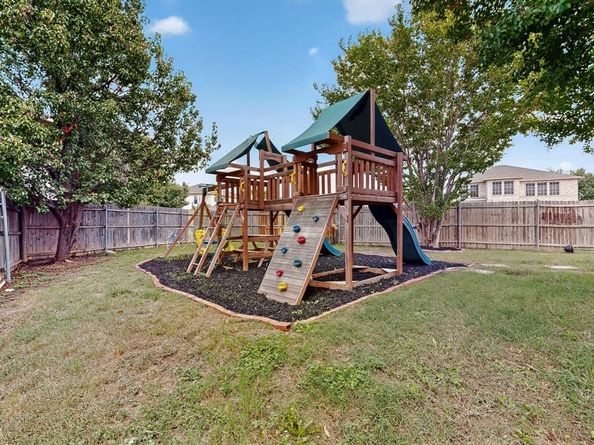 6525  Willow Oak Court , Fort Worth Texas 76112