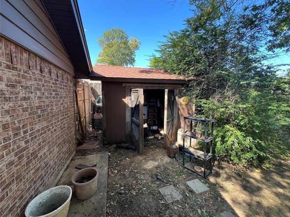 1303  Paisley Drive , Arlington Texas 76015