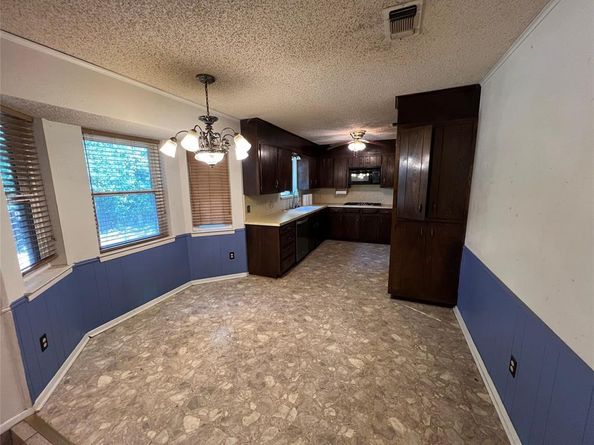 1303  Paisley Drive , Arlington Texas 76015