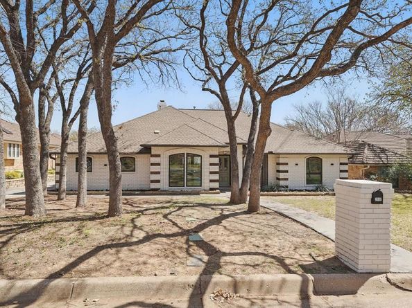 2107  Emerald Lake Drive , Arlington Texas 76013