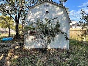 1421  South Freeway , Fort Worth Texas 76104