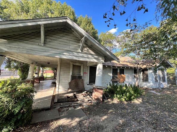 1421  South Freeway , Fort Worth Texas 76104