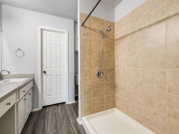 715  Oakwood Lane , Arlington Texas 76012