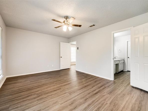 715  Oakwood Lane , Arlington Texas 76012